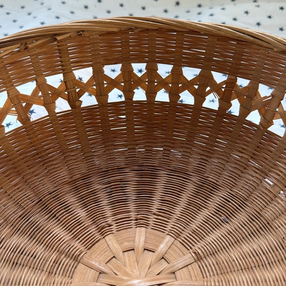 Vintage Round Wicker Rattan 12” Fruit / Storage Basket Excellent Vintage Cond.